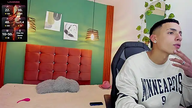 Aisha andy online show from November 14, 3:38 am