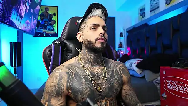 Snapshot of logan_hugh8 chatting on February 16, 10:17 pm logan hugh8 online show from February 16, 10:17 pm