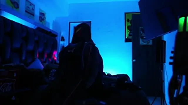 Snapshot of logan_hugh8 chatting on February 23, 6:05 pm logan hugh8 online show from February 23, 6:05 pm