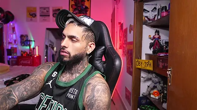 logan hugh8 online show from April 3, 9:07 am