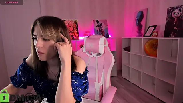 Snapshot of lasly_moon chatting on January 7, 12:02 am lasly moon online show from January 7, 12:02 am