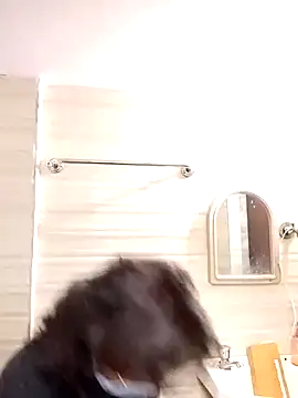 Snapshot of Love_Foreverr12 chatting on November 15, 11:18 am Love Foreverr12 online show from November 15, 11:18 am