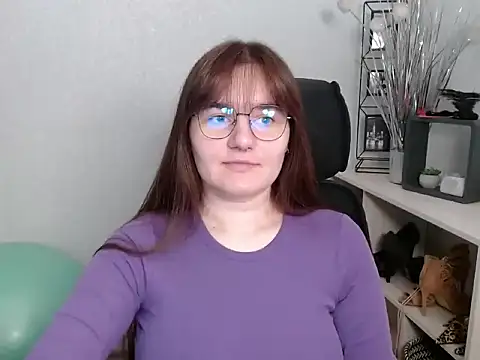 Julie Diamond online show from November 14, 1:43 pm