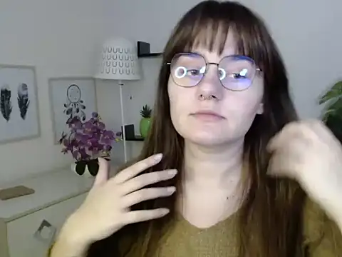 Julie Diamond online show from November 19, 1:44 pm