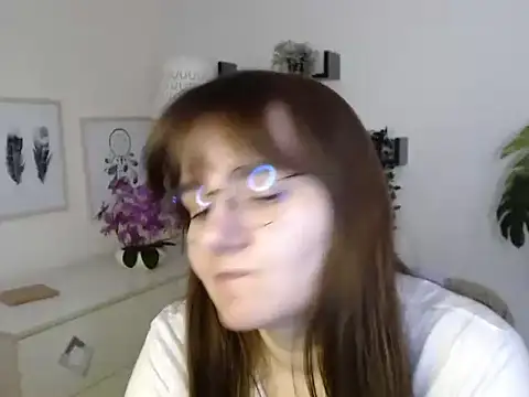 Julie Diamond online show from November 20, 1:33 pm