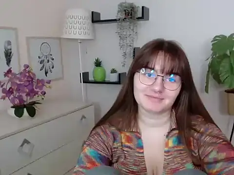 Julie Diamond online show from November 28, 1:47 pm