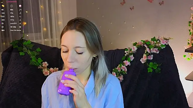 NyxaThorn online show from January 18, 2:43 pm