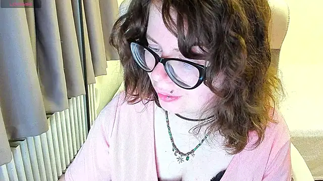 Snapshot of MilisaSweet777 chatting on October 6, 7:11 pm MilisaSweet777 online show from October 6, 7:11 pm