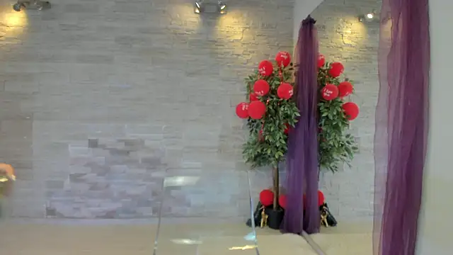 Snapshot of AngelInSinn chatting on April 8, 4:45 am AngelInSinn online show from April 8, 4:45 am