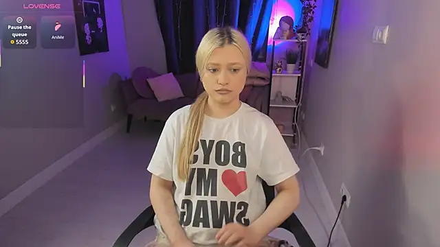 Millie Vanillies online show from October 9, 8:18 pm