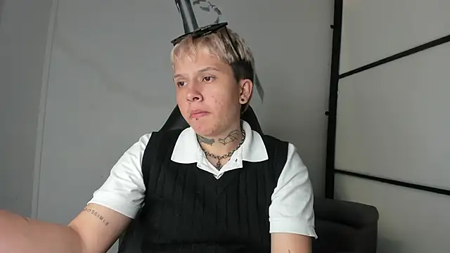 AlanRed  online show from October 3, 4:31 am