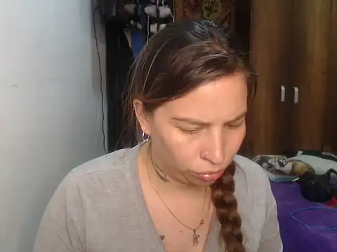 cloequeen15 online show from March 13, 12:39 am