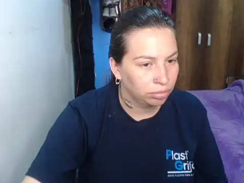 cloequeen15 online show from April 17, 1:25 pm