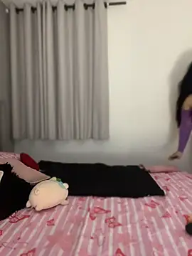 Aliciawhitee online show from June 24, 2:32 am