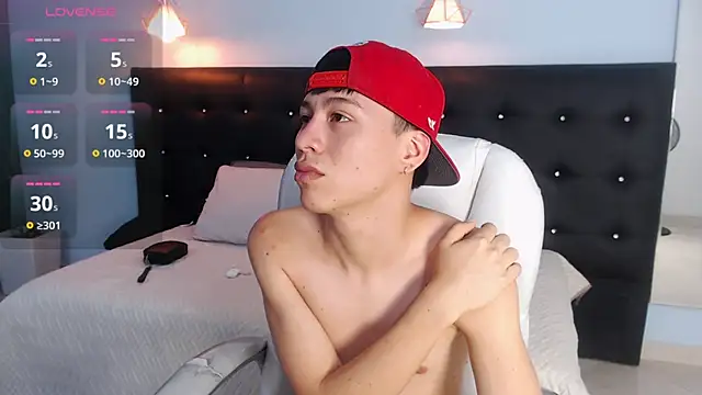 Abraham horny18 online show from October 13, 8:31 pm