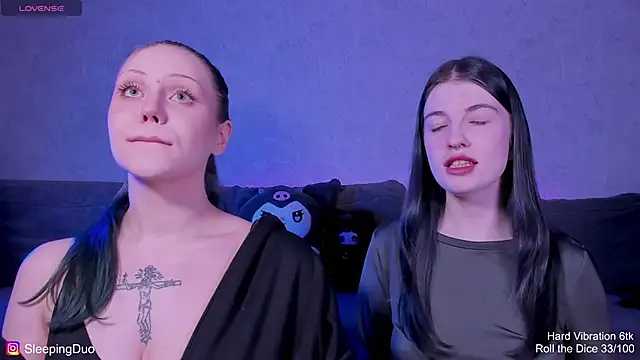 Snapshot of Threesomebabes chatting on May 30, 6:05 pm Threesomebabes online show from May 30, 6:05 pm