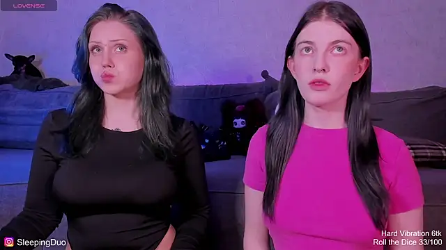 Snapshot of Threesomebabes chatting on June 8, 4:07 pm Threesomebabes online show from June 8, 4:07 pm