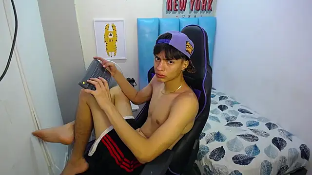 Justin gray  online show from September 22, 9:06 pm