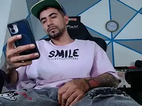 Snapshot of David_smile23 chatting on September 16, 12:22 am David smile23 online show from September 16, 12:22 am