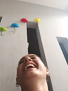 Snapshot of Titiss8921 chatting on December 4, 5:32 pm Titiss8921 online show from December 4, 5:32 pm