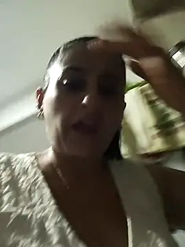 Snapshot of Titiss8921 chatting on December 14, 2:39 am Titiss8921 online show from December 14, 2:39 am