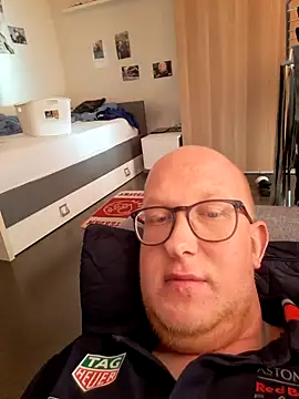 Snapshot of geilerd122 chatting on October 18, 1:12 pm geilerd122 online show from October 18, 1:12 pm