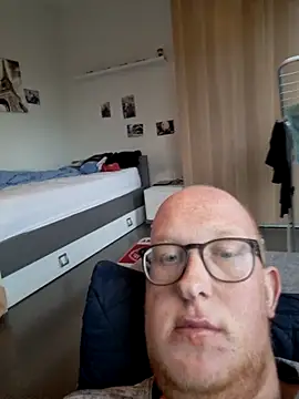 Snapshot of geilerd122 chatting on October 25, 4:13 pm geilerd122 online show from October 25, 4:13 pm