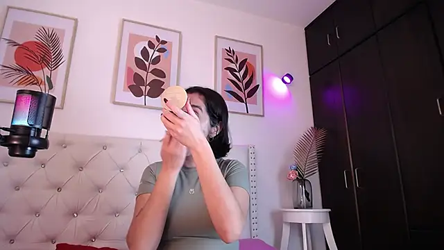 Snapshot of barbyehot chatting on November 23, 6:19 pm barbyehot online show from November 23, 6:19 pm