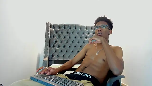 Snapshot of nero_reyd chatting on October 15, 7:14 pm nero reyd online show from October 15, 7:14 pm