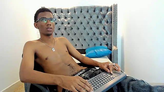 Snapshot of nero_reyd chatting on November 18, 7:07 pm nero reyd online show from November 18, 7:07 pm