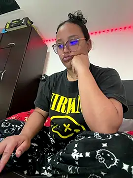 Snapshot of angels_evil chatting on November 24, 10:15 am angels evil online show from November 24, 10:15 am