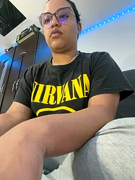 Snapshot of angels_evil chatting on November 25, 8:03 am angels evil online show from November 25, 8:03 am