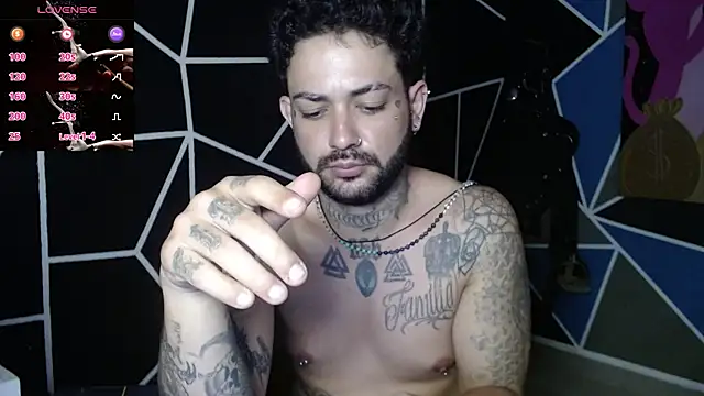 Snapshot of nicolastorres99 chatting on November 20, 12:16 pm nicolastorres99 online show from November 20, 12:16 pm