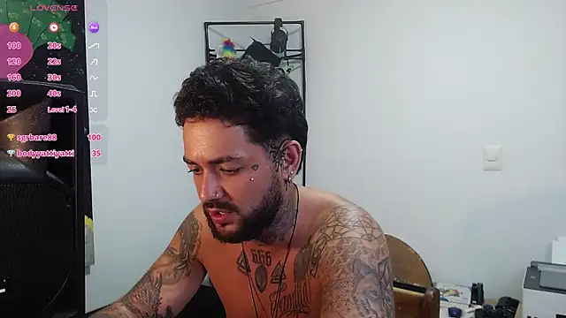 Snapshot of nicolastorres99 chatting on December 17, 8:09 am nicolastorres99 online show from December 17, 8:09 am