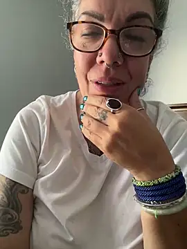 dieseldame1313 online show from November 11, 1:11 pm