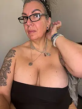 dieseldame1313 online show from November 24, 9:42 am