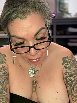 dieseldame1313 online show from March 28, 2:55 am