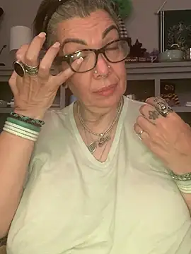 dieseldame1313 online show from April 16, 6:36 am