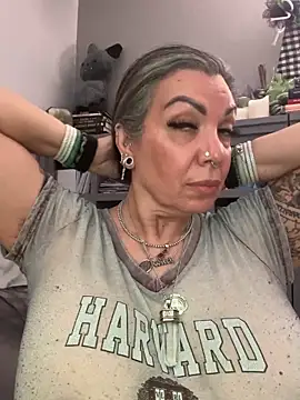 dieseldame1313 online show from May 20, 1:01 am