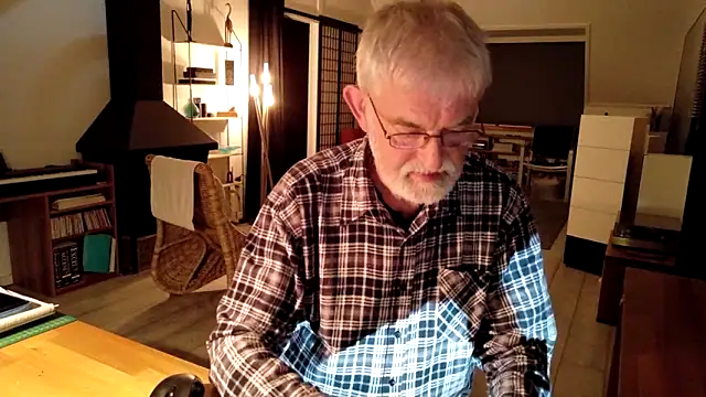 ewaldwillems99 online show from November 24, 7:57 pm