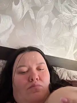 Snapshot of SunnyLeila2101 chatting on February 3, 7:46 am SunnyLeila2101 online show from February 3, 7:46 am