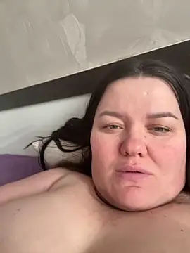 Snapshot of SunnyLeila2101 chatting on February 6, 10:40 am SunnyLeila2101 online show from February 6, 10:40 am