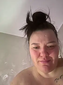 Snapshot of SunnyLeila2101 chatting on March 2, 9:43 pm SunnyLeila2101 online show from March 2, 9:43 pm