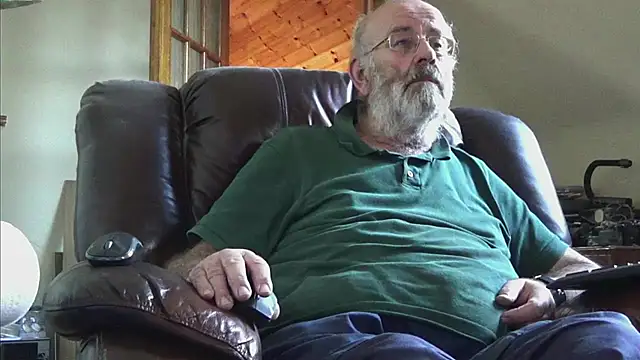 Snapshot of janzer13 chatting on October 25, 2:13 pm janzer13 online show from October 25, 2:13 pm