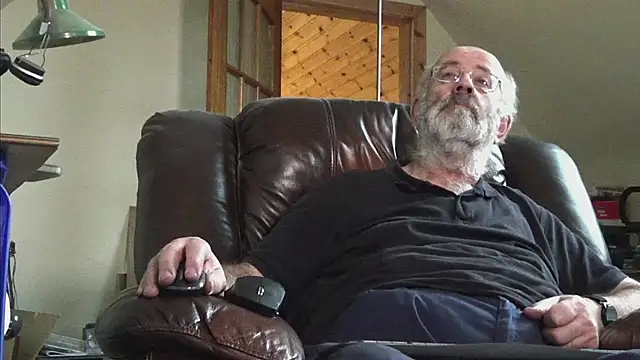 Snapshot of janzer13 chatting on November 26, 2:51 pm janzer13 online show from November 26, 2:51 pm