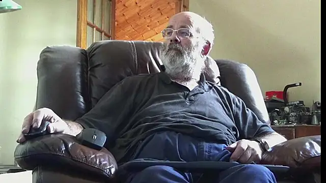Snapshot of janzer13 chatting on June 9, 2:50 pm janzer13 online show from June 9, 2:50 pm