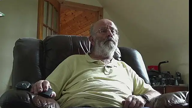 Snapshot of janzer13 chatting on June 13, 1:20 pm janzer13 online show from June 13, 1:20 pm