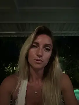 Snapshot of ChasingSunsets-Quinn chatting on September 11, 2:39 pm ChasingSunsets-Quinn online show from September 11, 2:39 pm