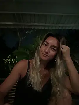 Snapshot of ChasingSunsets-Quinn chatting on September 14, 9:14 pm ChasingSunsets-Quinn online show from September 14, 9:14 pm