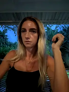 Snapshot of ChasingSunsets-Quinn chatting on October 10, 9:47 pm ChasingSunsets-Quinn online show from October 10, 9:47 pm